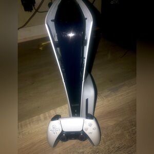 PS5 Slim Used , brings cables and wires as well controller too
